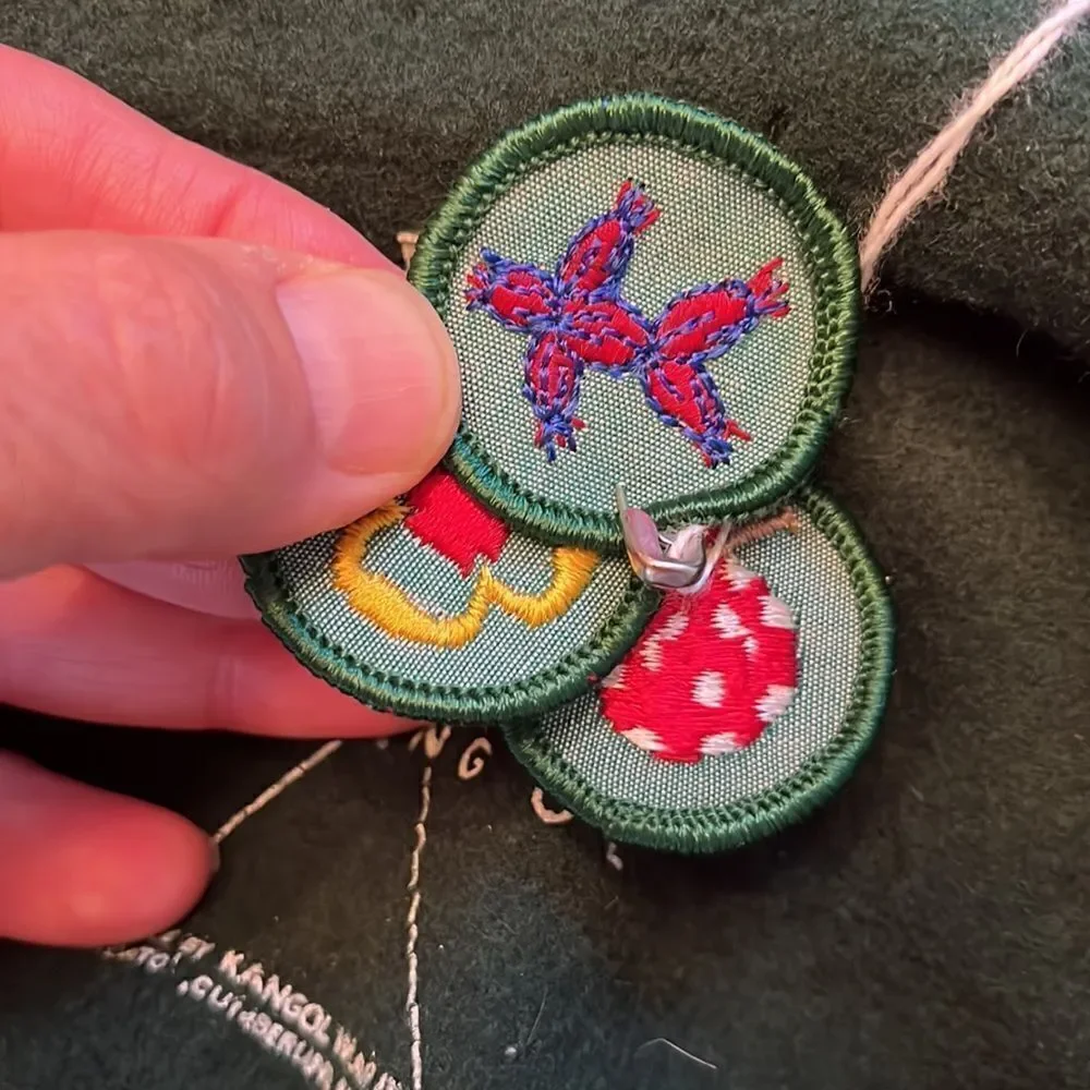 Vintage kids youth Girl Scout wool Kangol beret patches & sash with pins patch